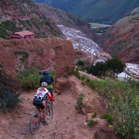 Lizzy Wasi Urubamba Hotel Exterior photo