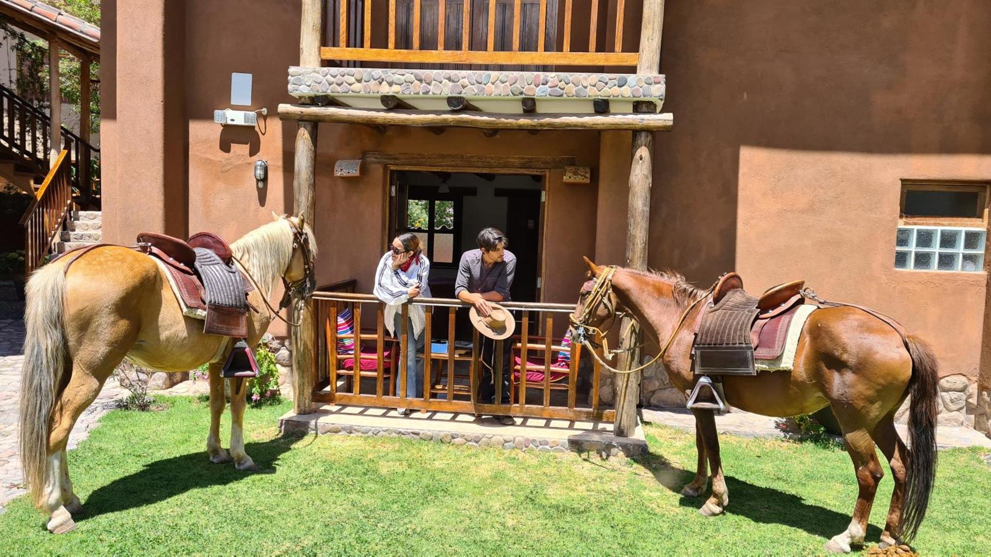 Lizzy Wasi Urubamba Hotel Exterior photo