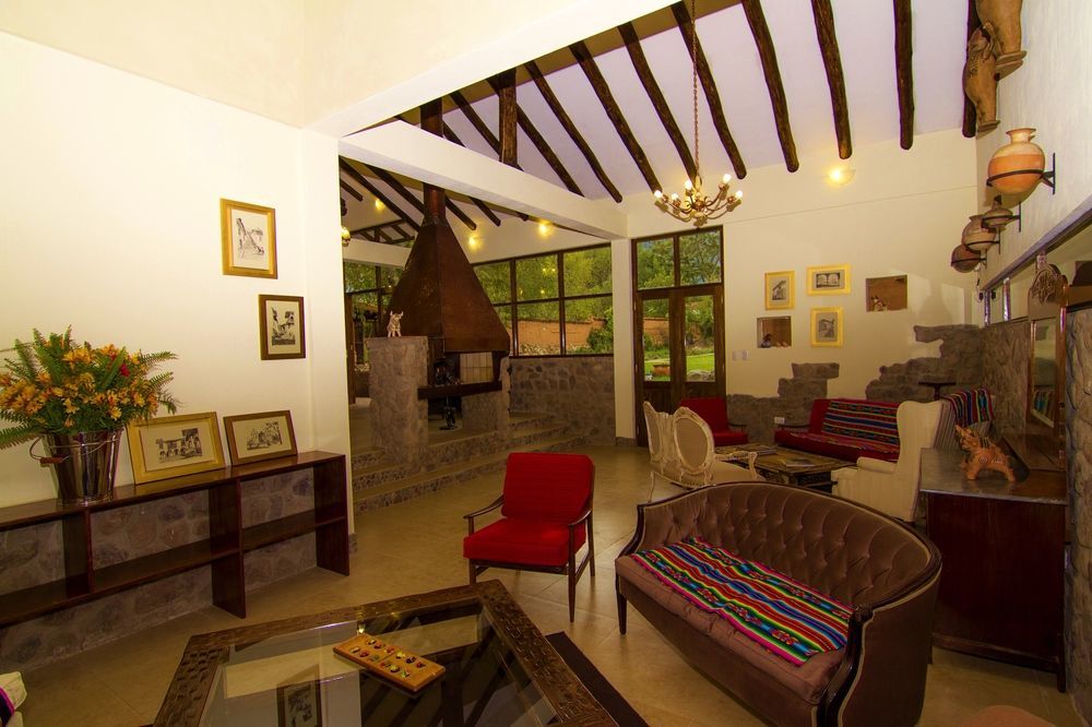 Lizzy Wasi Urubamba Hotel Exterior photo